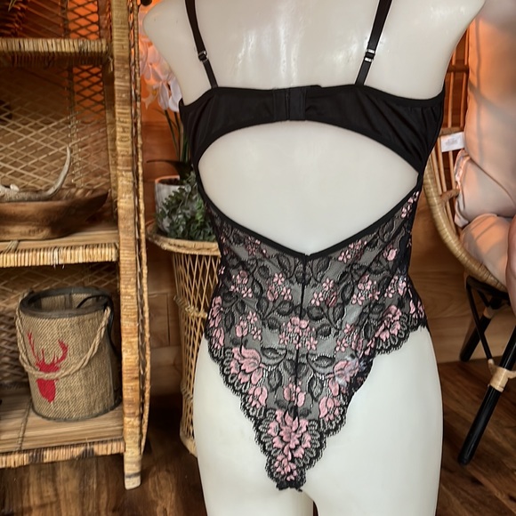 Lingerie size large - Picture 5 of 5